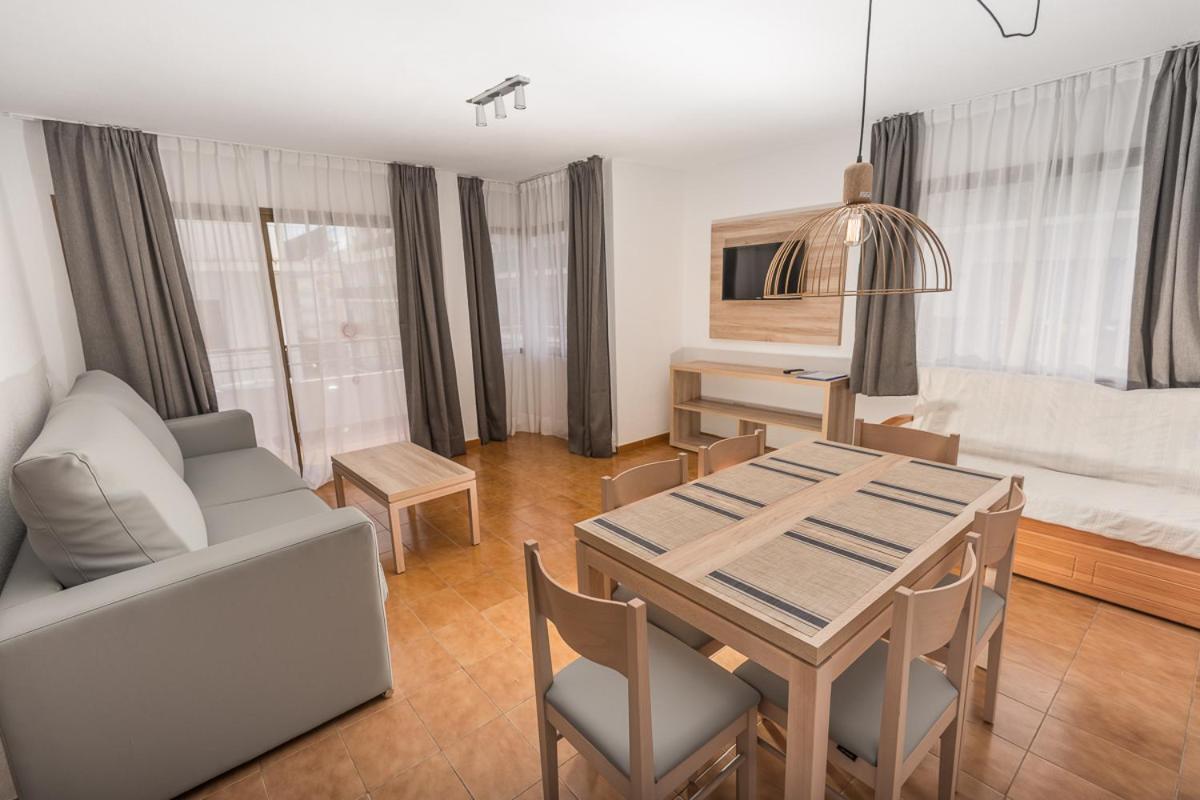 Apartments Niko 산타 에우랄리아 데 리오 외부 사진